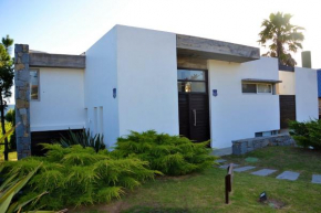 Гостиница Best Vila in Manantiales - El Chorro  Манантьялес